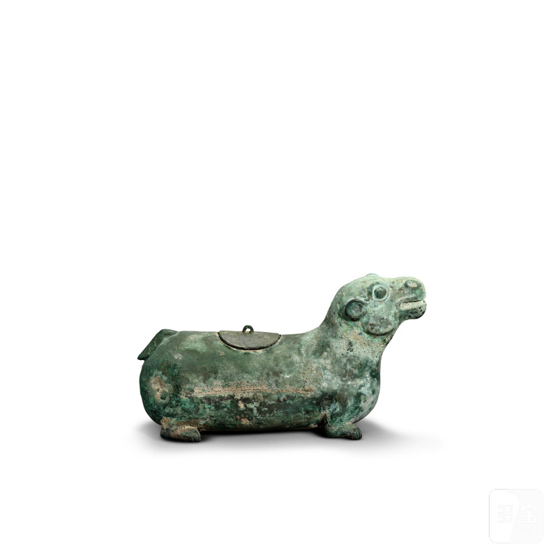 An archaic bronze 'tapir' wine vessel and cover, zun, Han dynasty | 漢 青銅連蓋貘尊 - 图2
